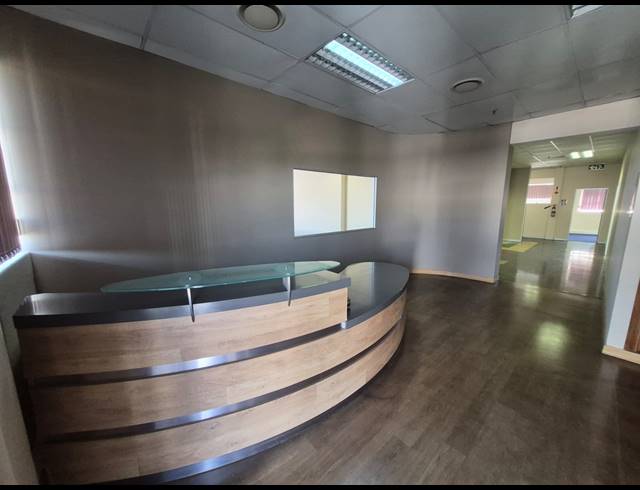 400M² OFFICE TO LET IN STEELEDALE